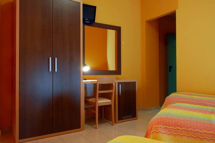 Room 10 of 43