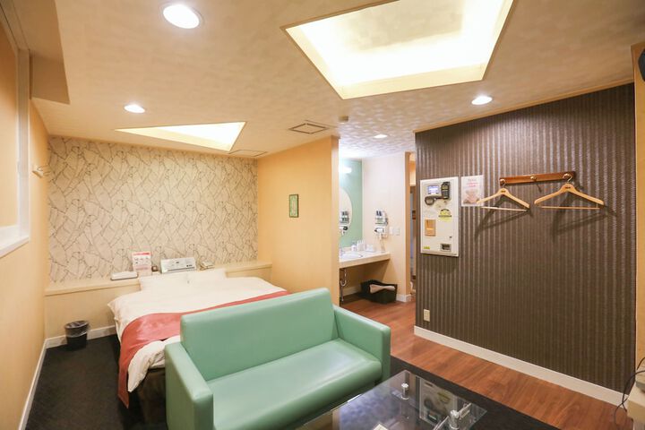 Room 5 of 11