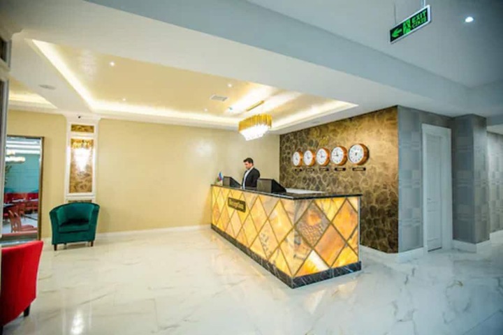 Grand Midway Hotel