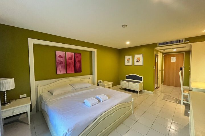 Room 22 of 102