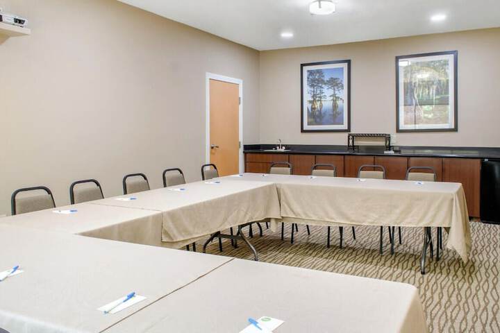 Ballroom/Hall 61 of 68