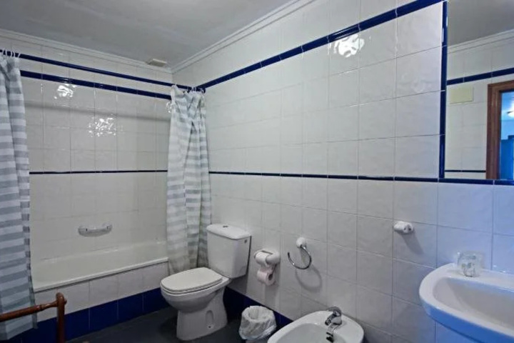 Room 6 of 12