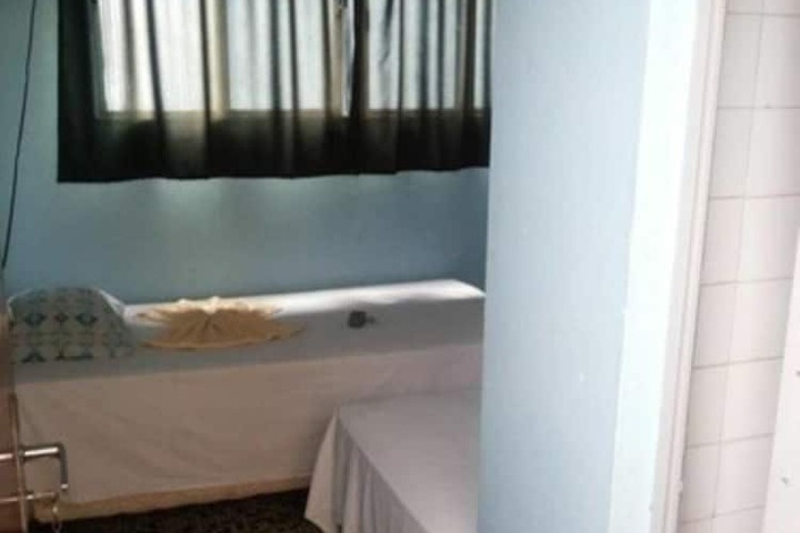 Room 16 of 28