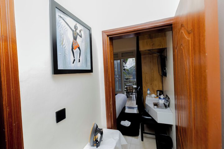 Room 15 of 94