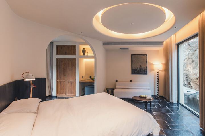 Room 21 of 115