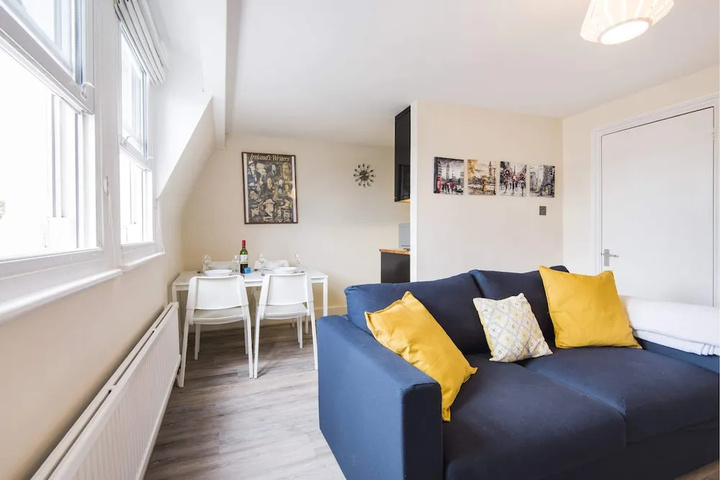 Room 10 of 14