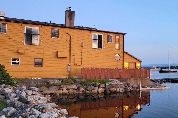 Alberts in Shelburne, NS