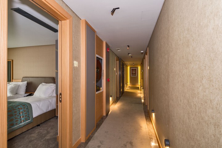 Ballroom/Hall 56 of 61