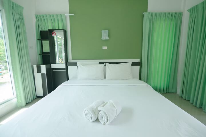 Room 16 of 104
