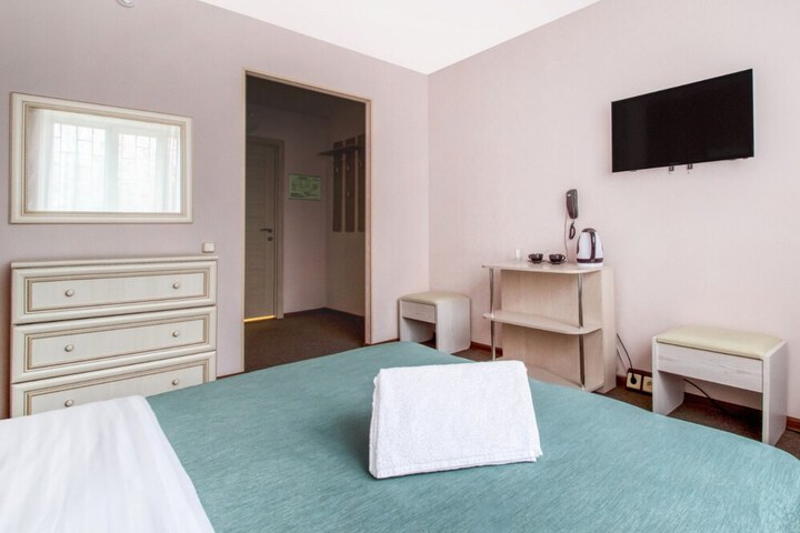 Room 6 of 9