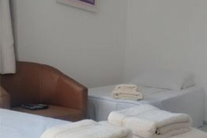 Room 2 of 40