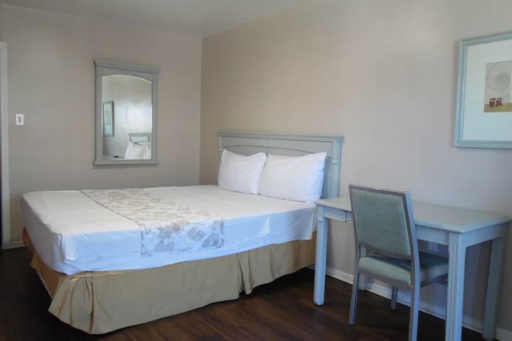 Room 5 of 90