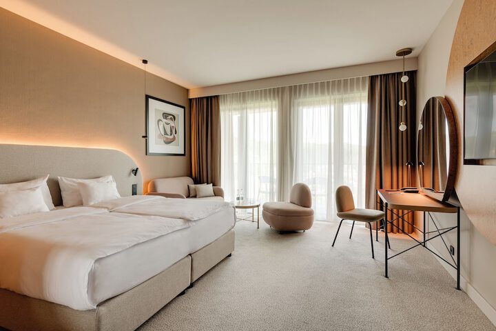 Room 35 of 153