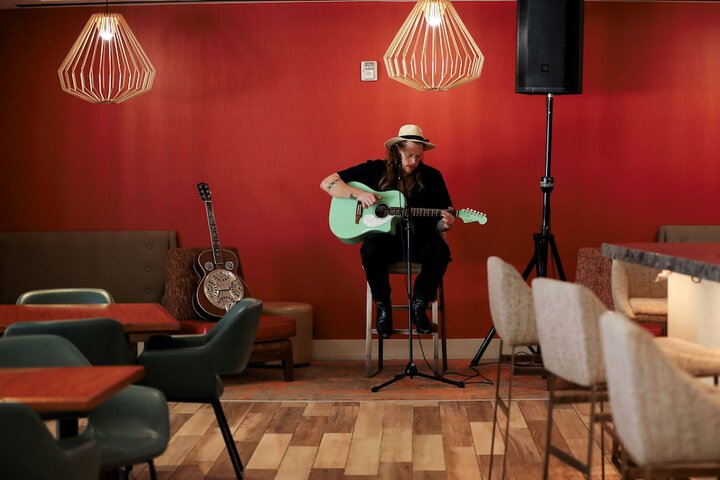 Lobby lounge
