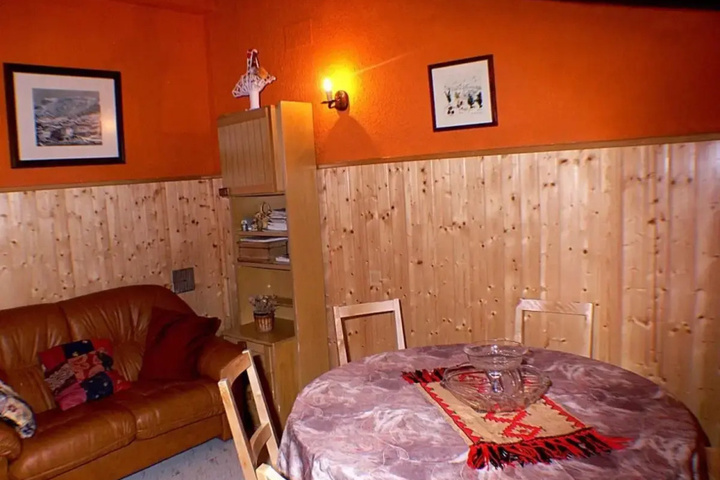 Room 3 of 14