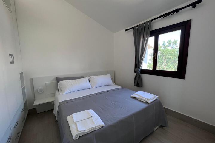 Room 2 of 27