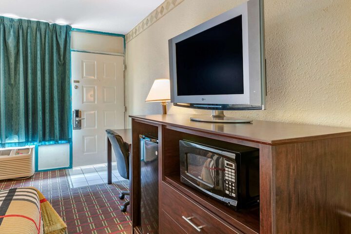 Standard Room, King or Two Doubles (16 of 16)