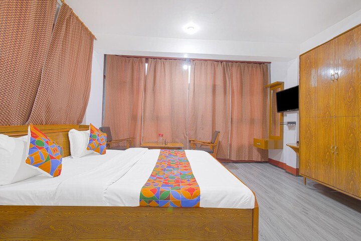 Room 8 of 28