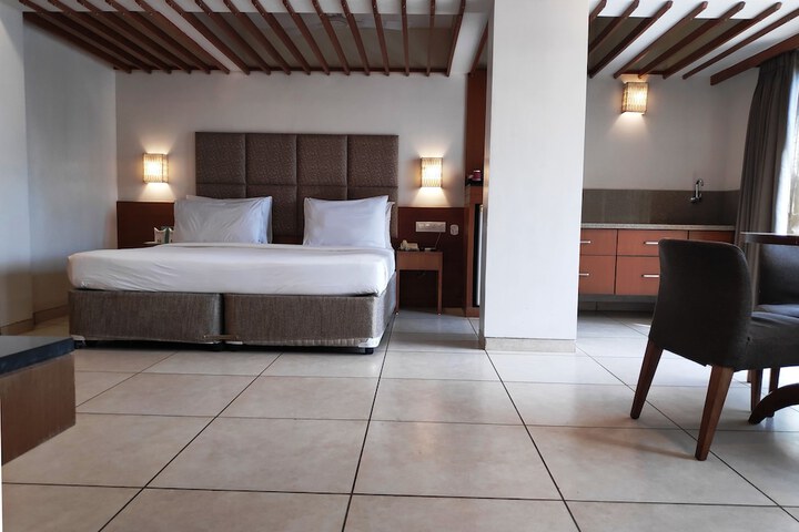 Room 13 of 48
