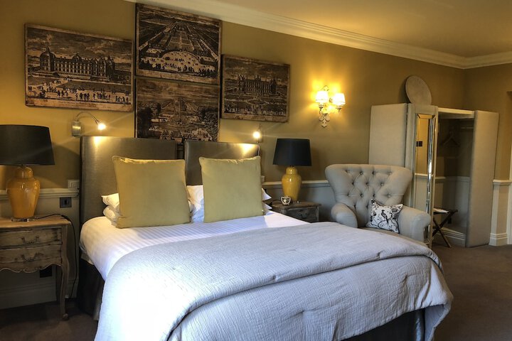 Room 4 of 157