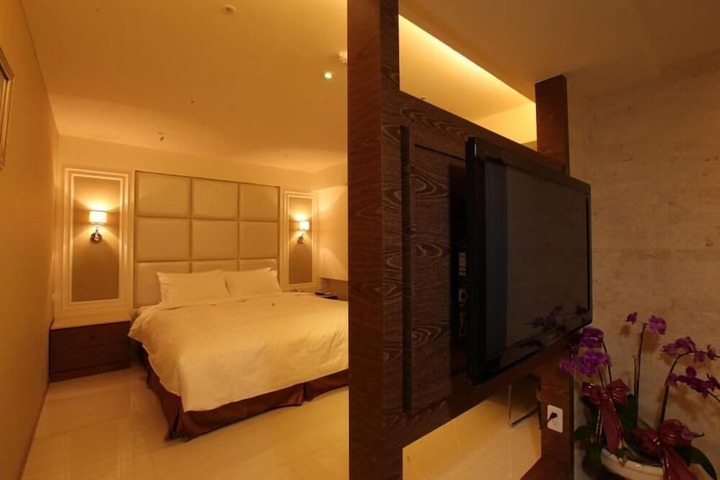 Room 32 of 62