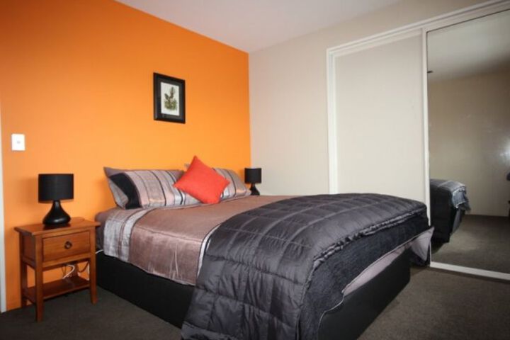 Room 16 of 19