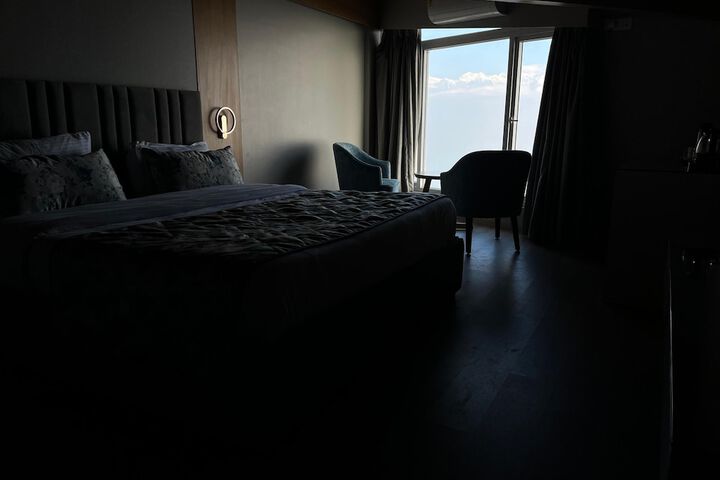 Room 16 of 34