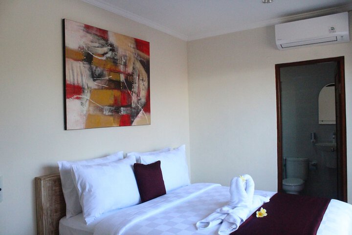 Room 3 of 33