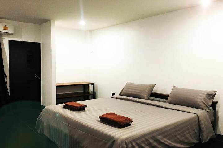 Room 9 of 18