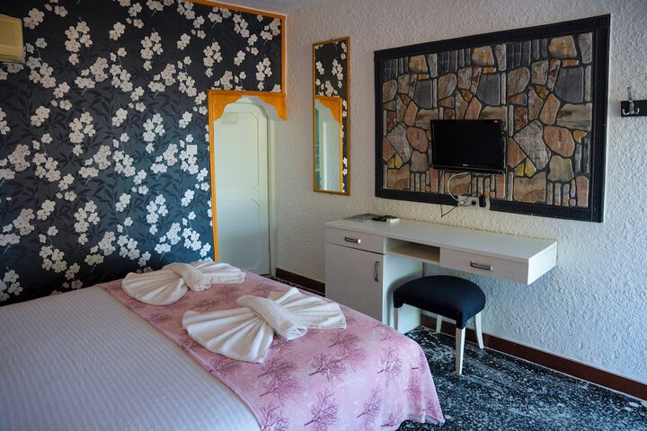 Room 6 of 60