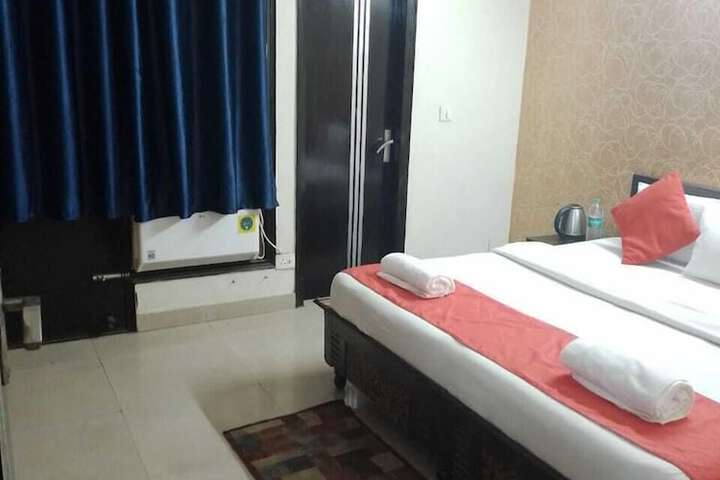 Room 13 of 22