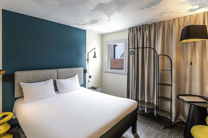 Room 18 of 42