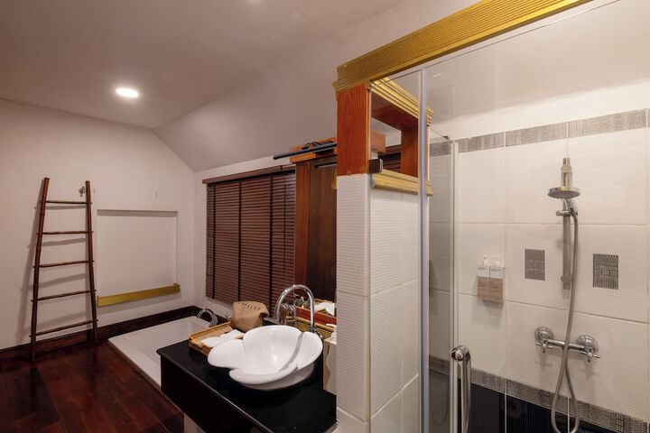 Room 8 of 32