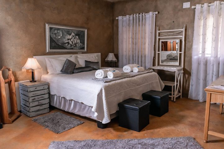 Room 6 of 28