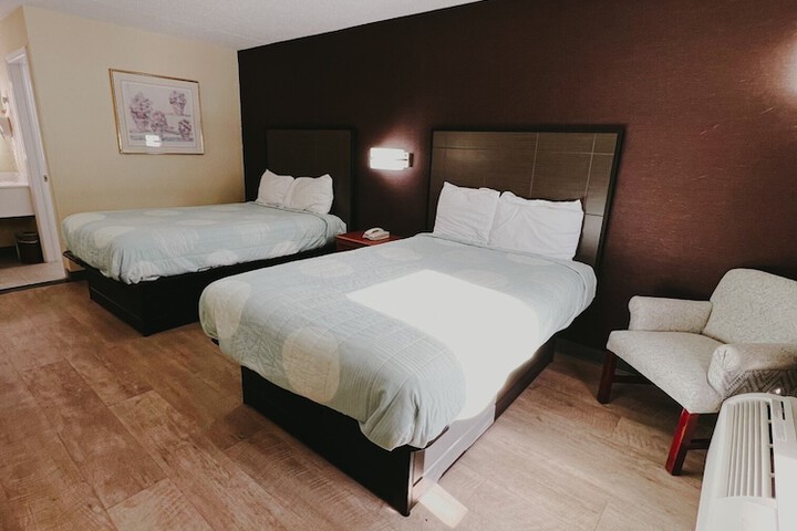 2 Double Beds (8 of 8)