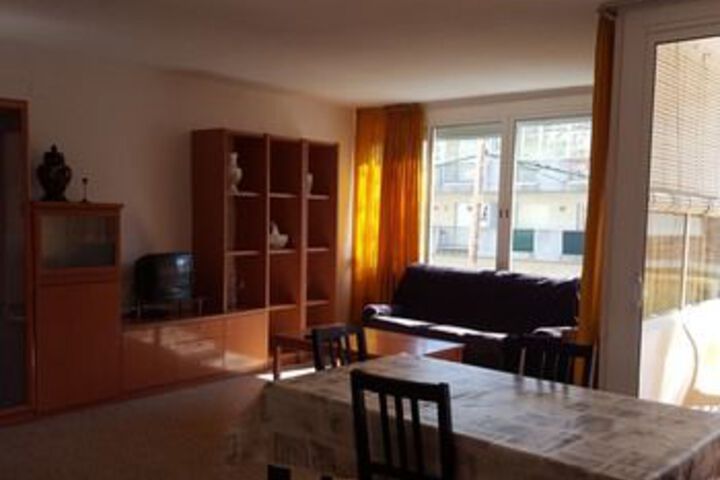 Lounge 11 of 18
