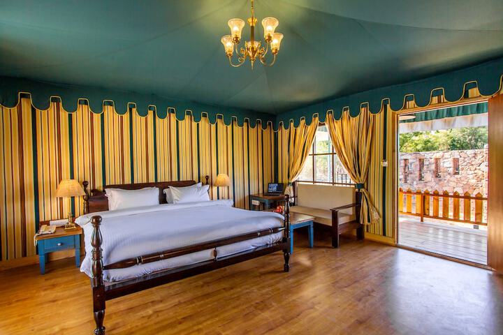 Room 4 of 103