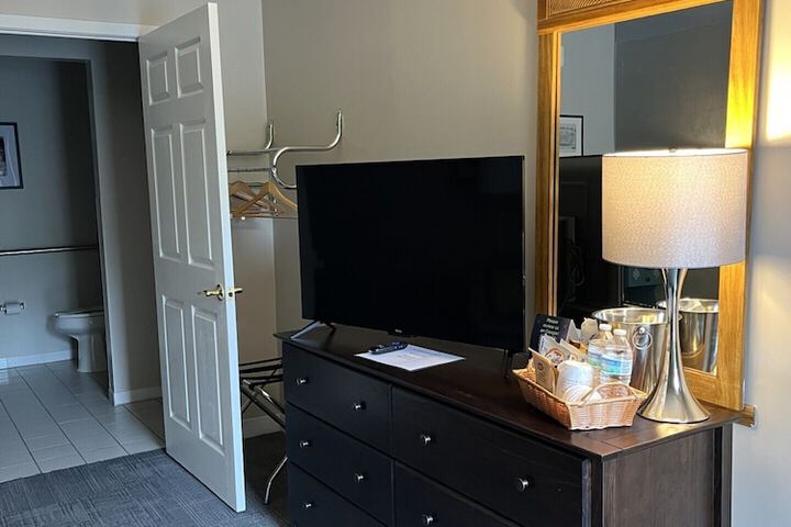 Room 8 of 32