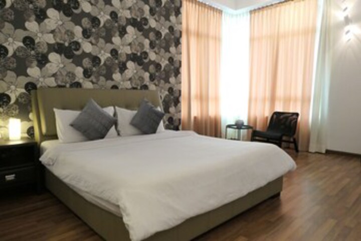 Gurney Seafront Supercondo 4B Penthouse