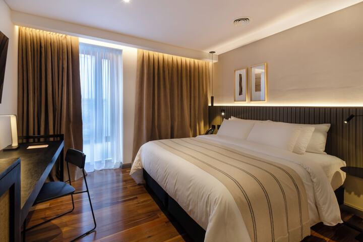 Room 8 of 32