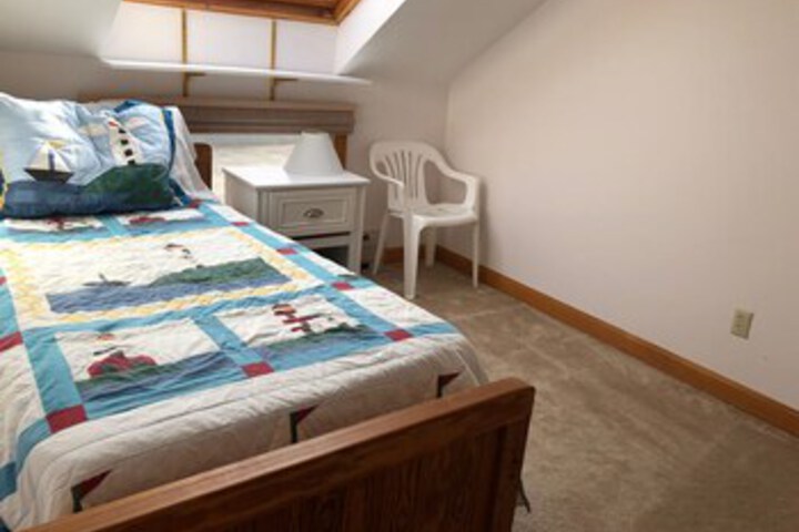 Room 9 of 11