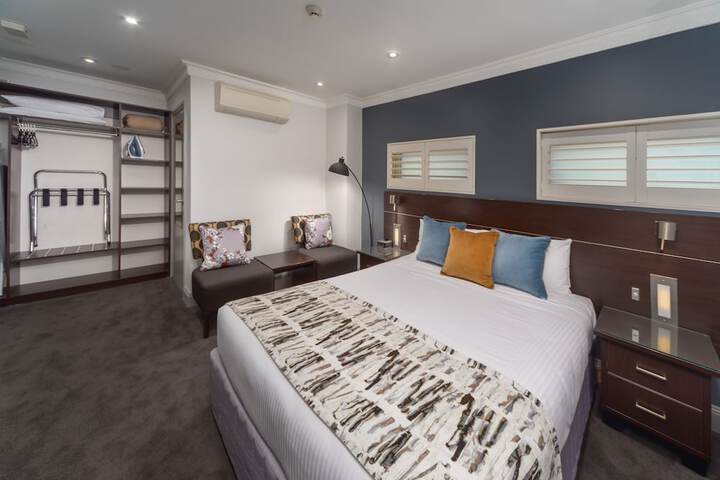 Room 12 of 80