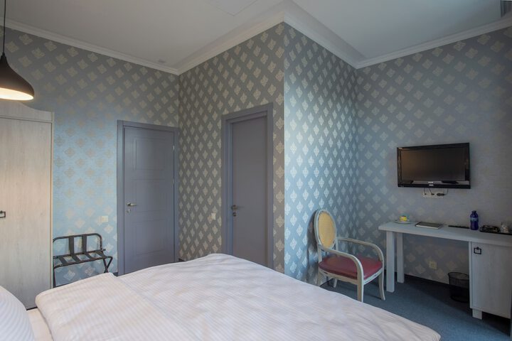 Room 25 of 163