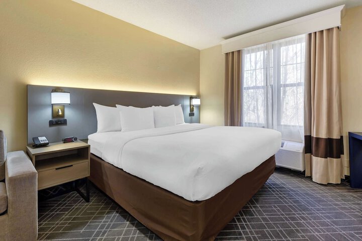 Suite 2 Queen Beds (15 of 15)