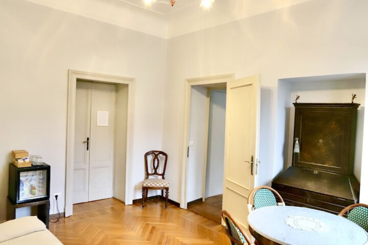 Room 7 of 93