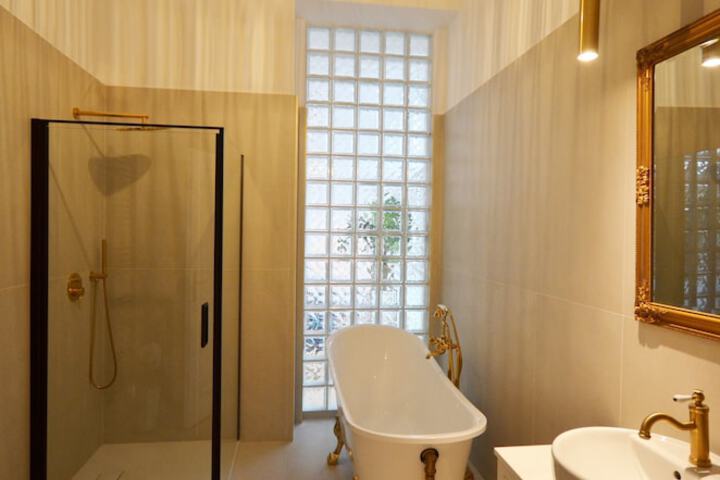 Room 48 of 49