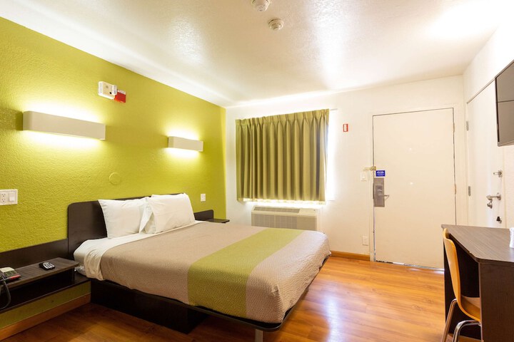 Double Room Disability Accessible (9 of 17)