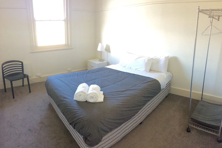 Room 2 of 34