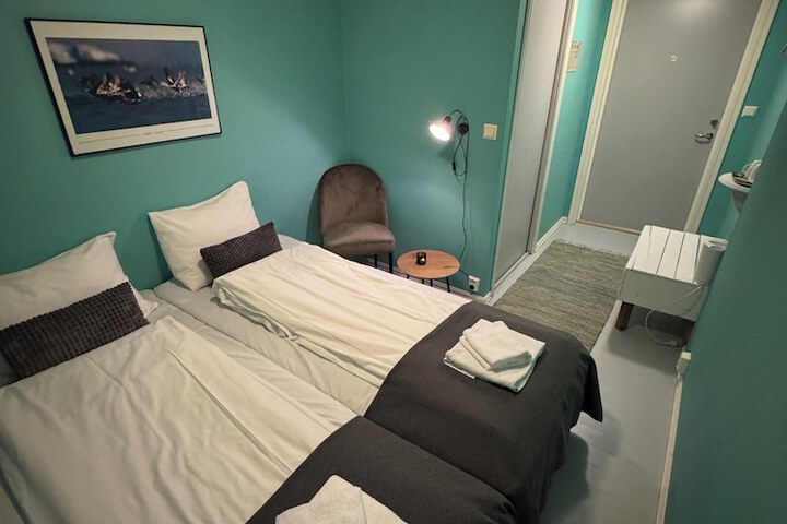 Room 2 of 49