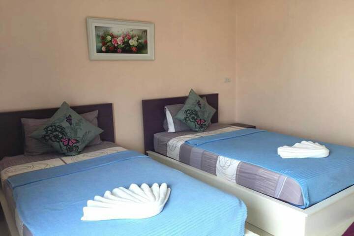 Room 4 of 20
